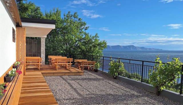 Beautiful apartment for 4 people with WIFI, A/C, TV and patio