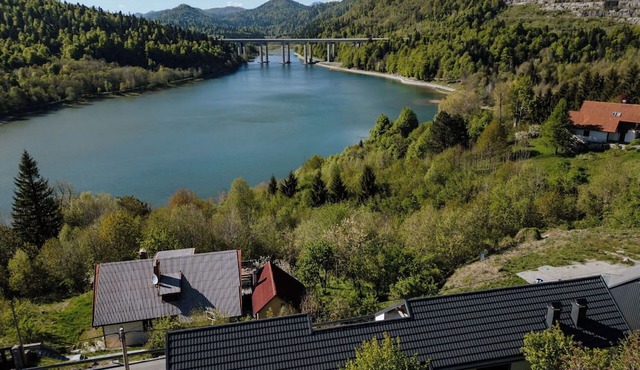 Wonderful private villa for 10 guests with hot tub, WIFI, TV, terrace and pets allowed