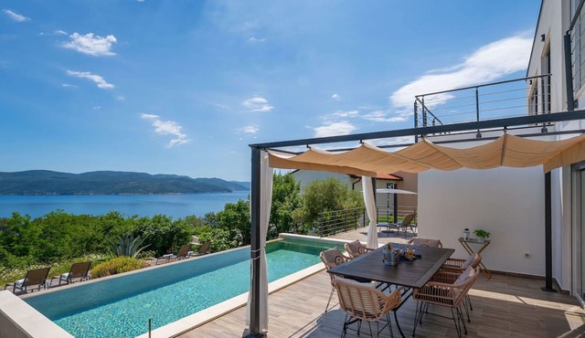 Stunning private villa for 6 guests with A/C, WIFI, private pool, TV and terrace
