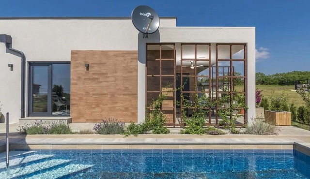 Wonderful private villa for 5 people with A/C, private pool, WIFI, TV, terrace and pets allowed