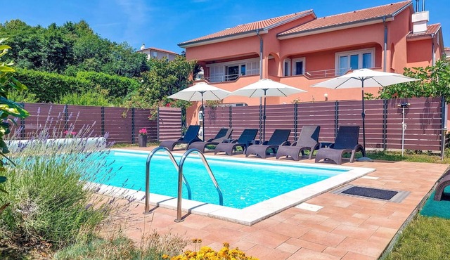 Cosy apartment for 6 people with WIFI, A/C, pool, TV, balcony and panoramic view