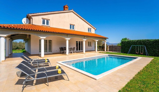Stunning private villa for 8 guests with private pool, A/C, WIFI, TV and terrace